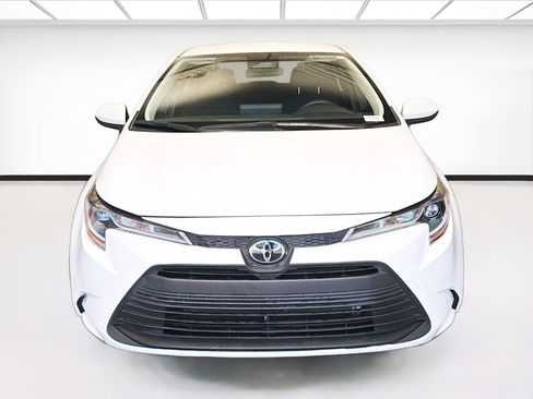 Used 2024 Toyota Corolla LE FWD image 2