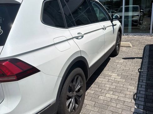 Used 2023 Volkswagen Tiguan SE FWD image 2