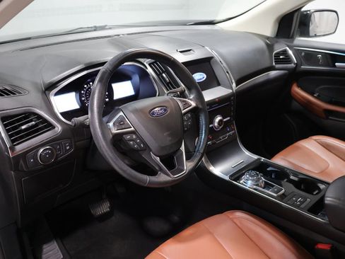 Used 2019 Ford Edge Titanium w/ Equipment Group 301A AWD/4WD image 17