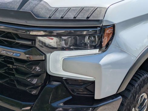 Used 2023 Chevrolet Silverado 1500 ZR2 w/ Technology Package AWD/4WD image 9