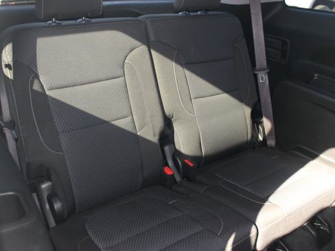 Used 2023 GMC Acadia SLE w/ Driver Convenience Package FWD image 39