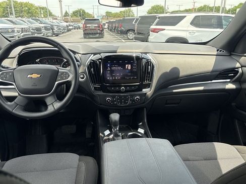 Used 2023 Chevrolet Traverse LT FWD image 19