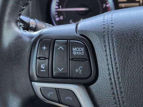 Used 2018 Toyota Highlander XLE AWD/4WD image 24