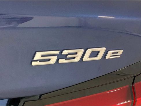 Used 2023 BMW 530e xDrive w/ Executive Package image 9