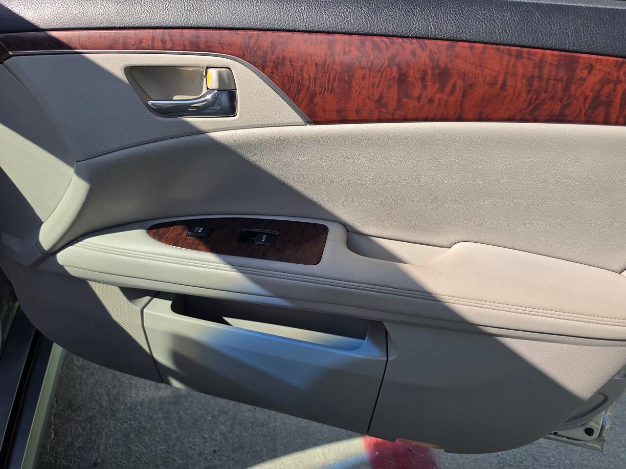 Used 2011 Toyota Avalon Limited FWD image 28