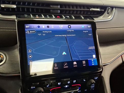 Certified 2024 Jeep Grand Cherokee Overland w/ Luxury Tech Group IV image 17