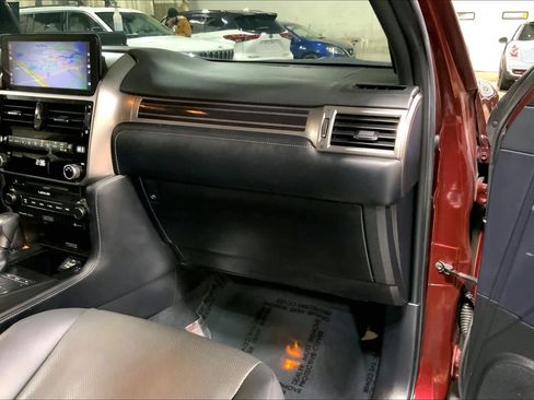 Used 2022 Lexus GX 460 Premium w/ Accessory Package image 18