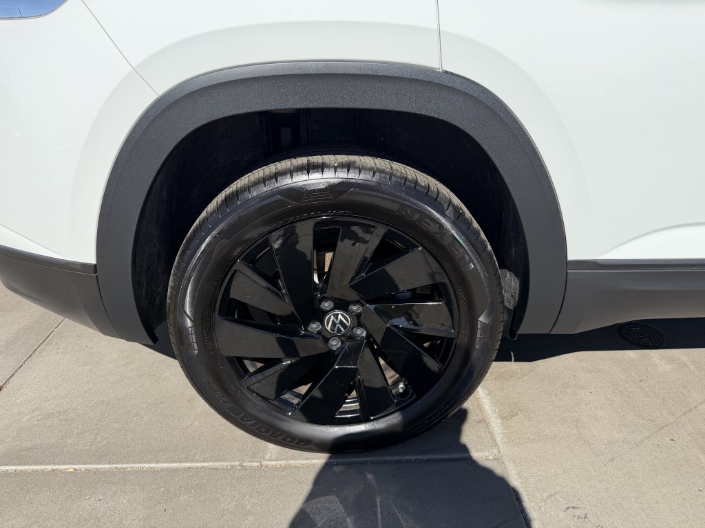 Used 2024 Volkswagen Atlas Cross Sport SE w/ Panoramic Sunroof Package FWD image 15