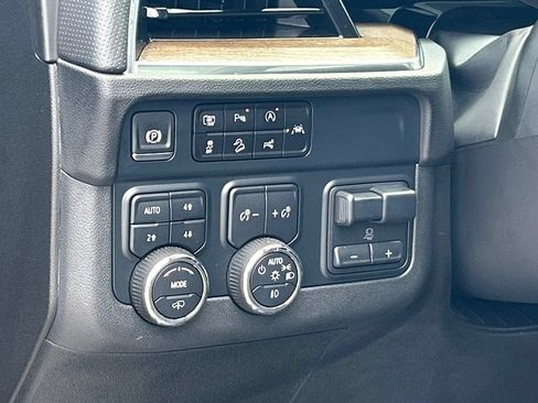 Used 2025 Chevrolet Tahoe High Country AWD/4WD image 38