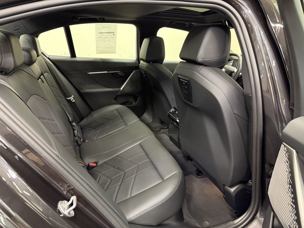 Used 2024 BMW 540i xDrive AWD/4WD image 21
