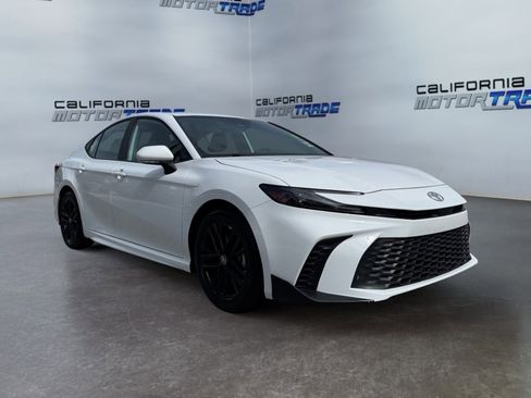 Used 2025 Toyota Camry SE w/ Multimedia Upgrade Package FWD image 3