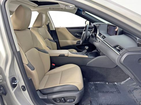 Used 2020 Lexus ES 300h w/ Premium Package image 15