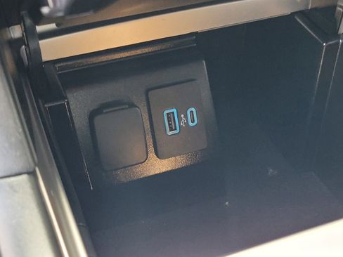 Used 2022 Ford Explorer XLT image 24