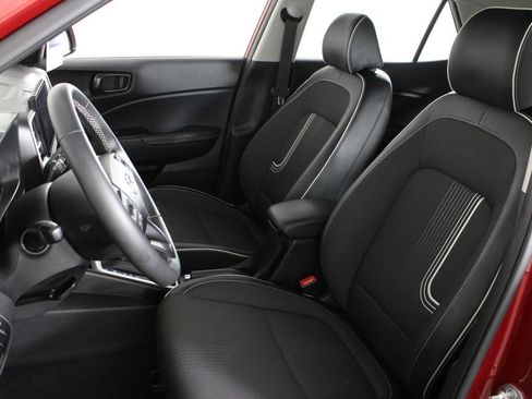 Certified 2024 Hyundai Venue Limited FWD image 20