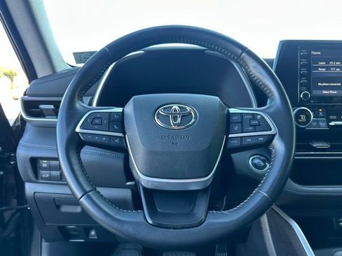 Used 2022 Toyota Highlander XLE AWD/4WD image 56