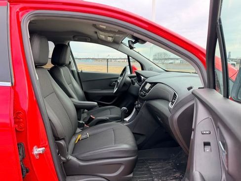 Certified 2020 Chevrolet Trax LT w/ LT Convenience Package image 11