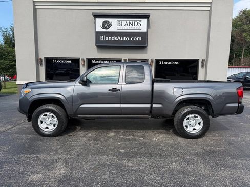 Used 2019 Toyota Tacoma SR AWD/4WD image 2
