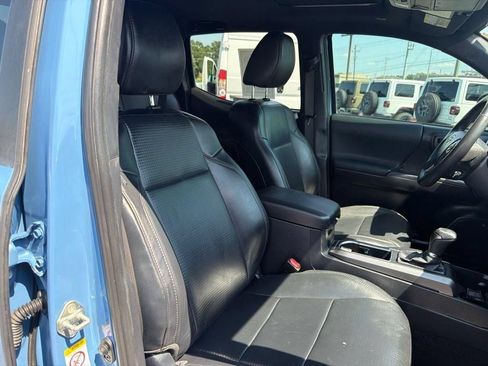 Used 2019 Toyota Tacoma TRD Sport AWD/4WD image 26