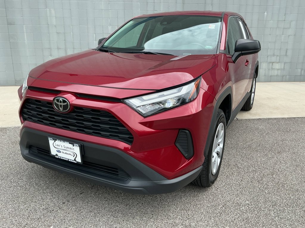 Used 2025 Toyota RAV4 LE AWD/4WD image 3