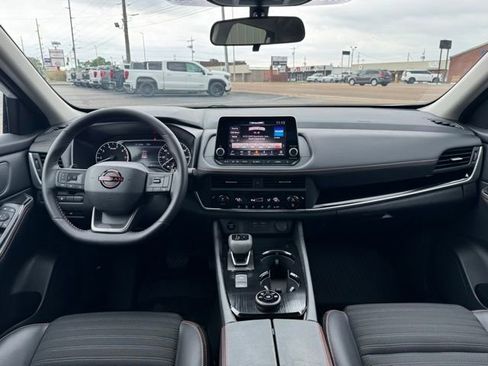 Used 2025 Nissan Rogue SV AWD/4WD image 8