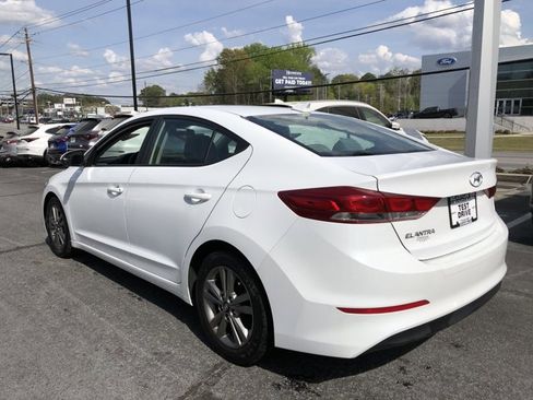 Used 2017 Hyundai Elantra SE image 3