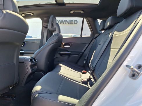 Used 2025 Mercedes-Benz GLC 300 image 10