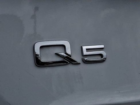 Used 2023 Audi Q5 2.0T Premium Plus w/ Premium Plus Package AWD/4WD image 31
