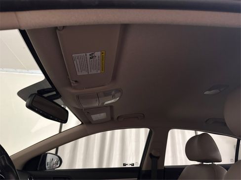 Used 2018 Hyundai Elantra Limited image 12