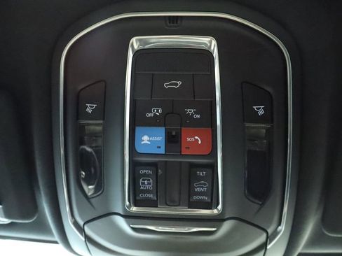 Used 2023 Jeep Grand Cherokee L Laredo image 47