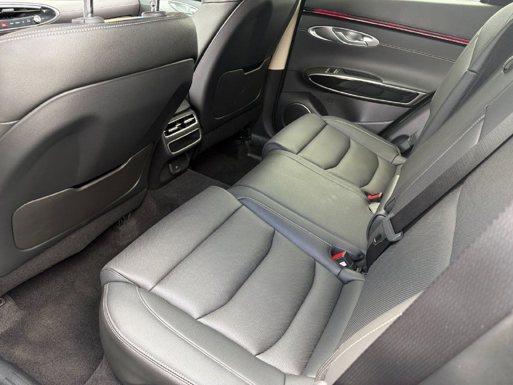 New 2027 Genesis GV70 2.5T AWD/4WD image 12