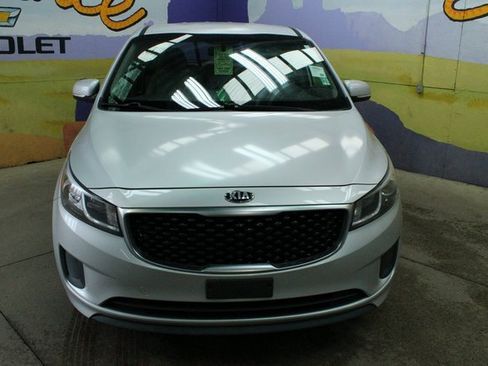 Used 2018 Kia Sedona L image 3