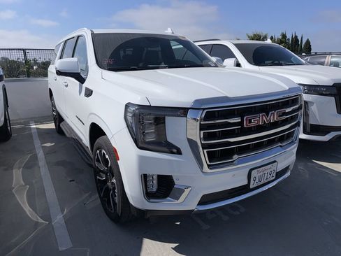 Used 2023 GMC Yukon XL SLT w/ SLT Premium Package image 3