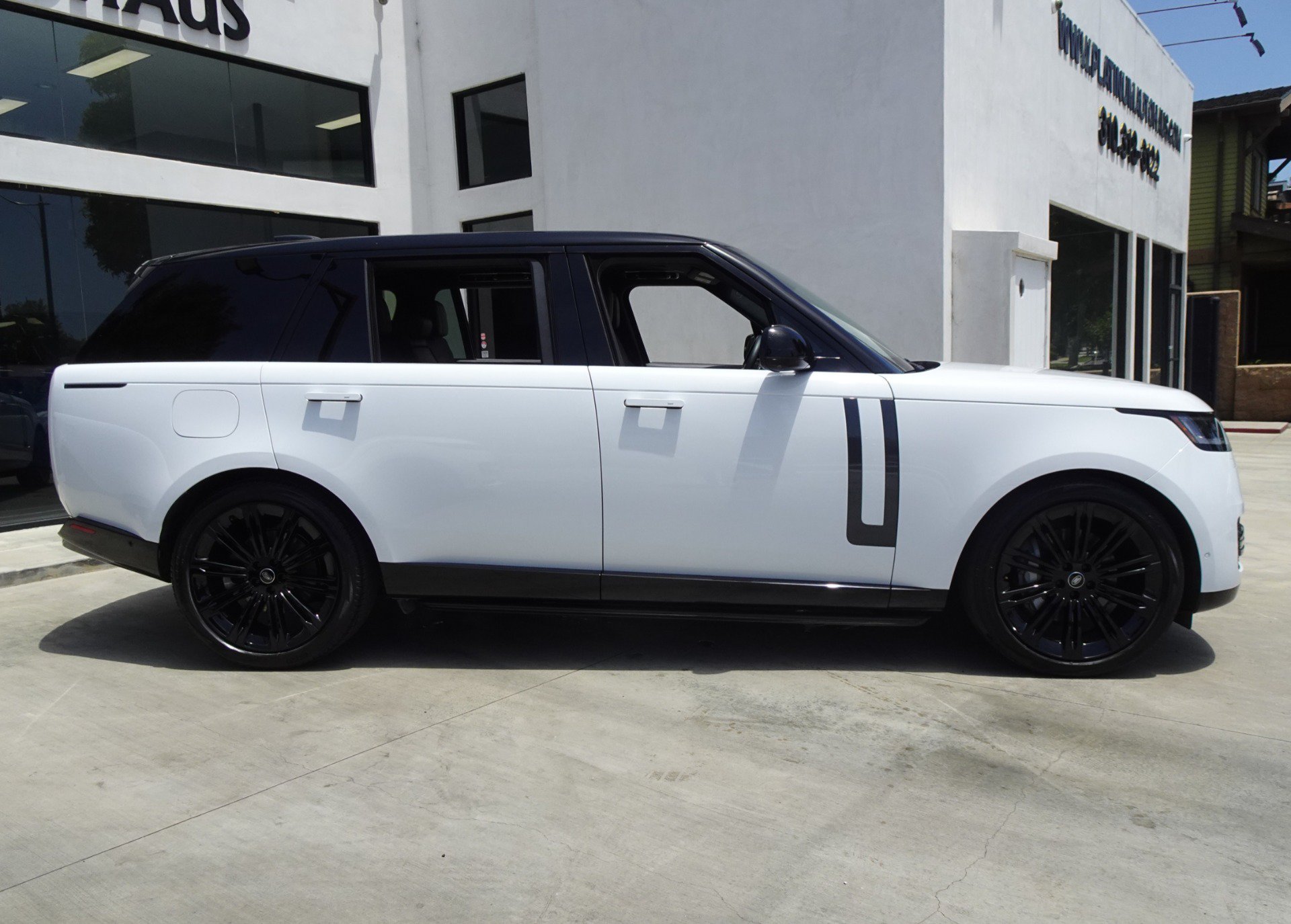 Used 2023 Land Rover Range Rover Long Wheelbase SE AWD/4WD image 8