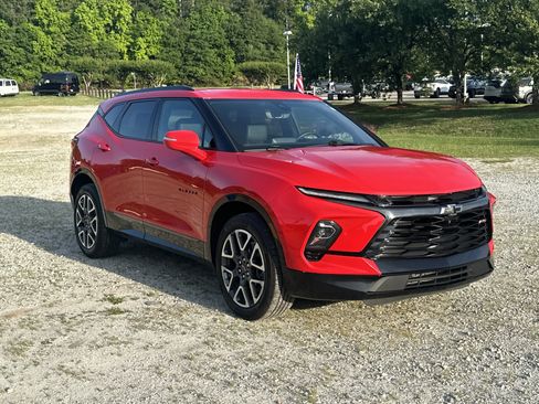Used 2023 Chevrolet Blazer RS w/ Driver Confidence II Package FWD image 3