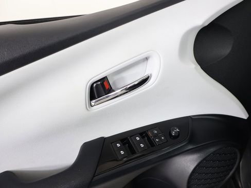 Used 2017 Toyota Prius Two w/ Carpet Mat Package image 15