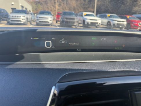 Used 2019 Toyota Prius XLE image 18