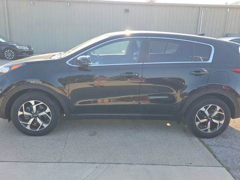 Used 2022 Kia Sportage LX FWD image 2