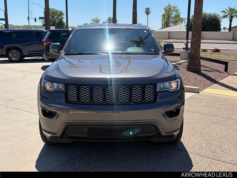 Used 2018 Jeep Grand Cherokee Altitude RWD image 9