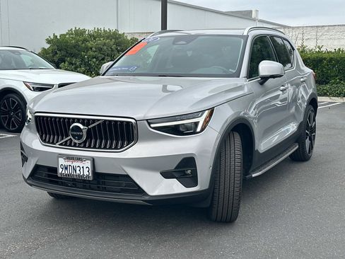 Certified 2024 Volvo XC40 B5 Ultimate w/ Climate Package image 8