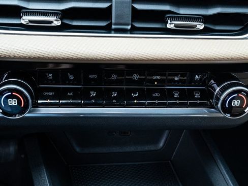 New 2026 Chevrolet Equinox ACTIV w/ Convenience Package III image 30