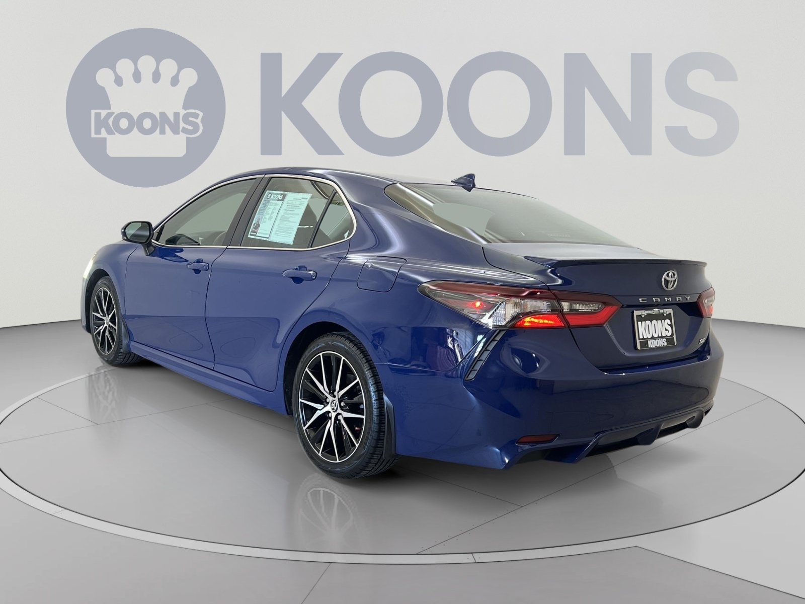 Used 2023 Toyota Camry SE w/ Cold Weather Package FWD image 7