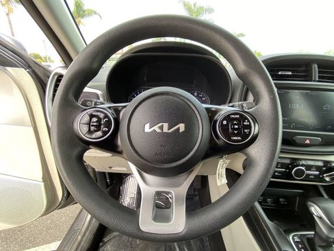 Used 2022 Kia Soul LX FWD image 25