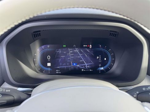 Used 2023 Volvo XC60 B5 Plus image 23