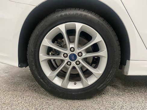 Used 2020 Ford Fusion SE image 29