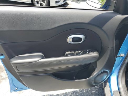 Used 2016 Kia Soul + w/ Designer's Package FWD image 18