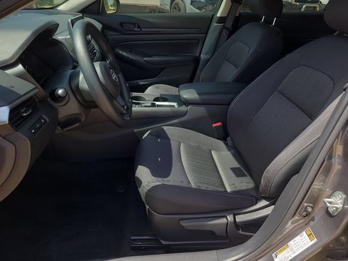 Certified 2025 Nissan Altima 2.5 S FWD image 13