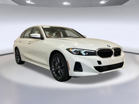 Used 2025 BMW 330i xDrive Sedan w/ Premium Package AWD/4WD image 5