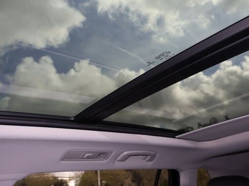 Certified 2022 Volkswagen Tiguan SE w/ Panoramic Sunroof Package image 26