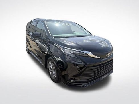 Used 2026 Toyota Sienna XLE FWD image 10