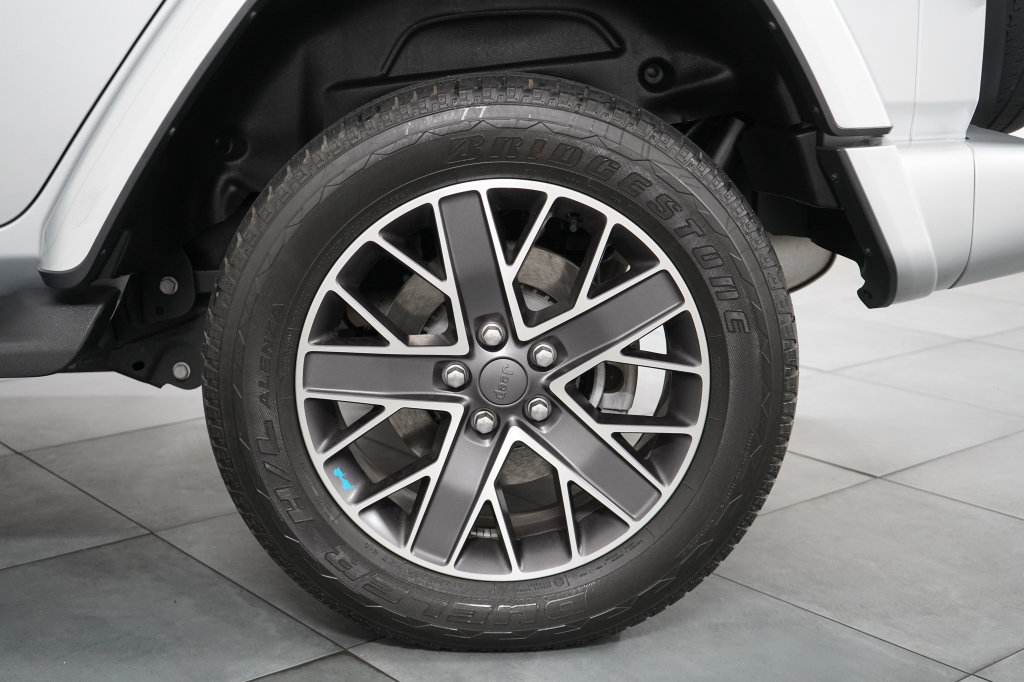 Used 2023 Jeep Wrangler Unlimited Sahara AWD/4WD image 32